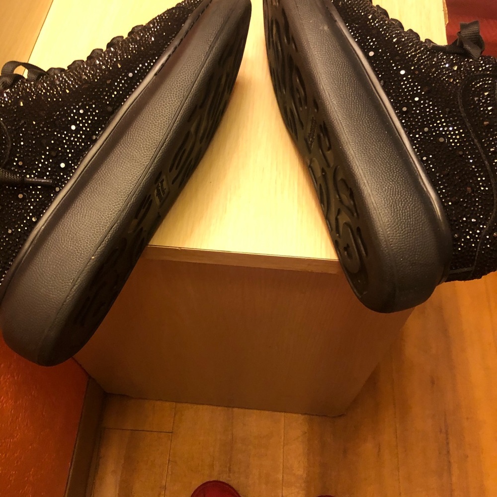 Shoes - Picture 4 of 4